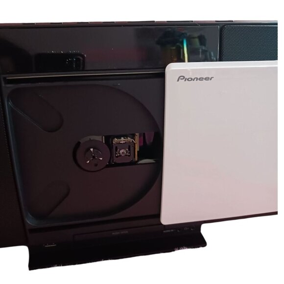 Pioneer Wall-Mountable CD Micro System With USB Playback & Remote - Picture 7 of 10